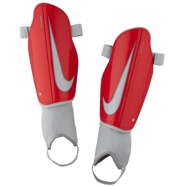 Nike Charge futbola aizsargs, sarkans (XL izmērs) Nike Charge futbola aizsargs, sarkans (XL izmērs)