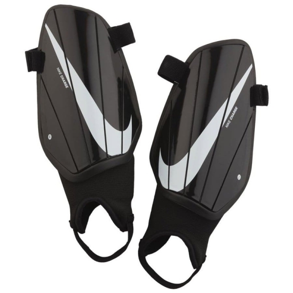 Nike Charge futbola aizsargs, melns un balts (L izmērs) Nike Charge futbola aizsargs, melns un balts (L izmērs)