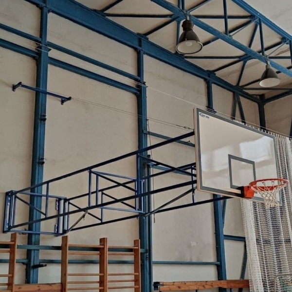 Nolokāma konstrukcija ar stiprinājumiem, baltajām tāfelēm 180x105 cm, nolokāma uz vienu pusi. Nolokāma konstrukcija ar stiprinājumiem, baltajām tāfelēm 180x105 cm, nolokāma uz vienu pusi.
