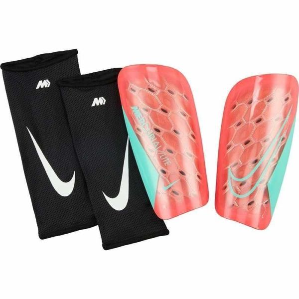 Nike Mercurial Lite futbola aizsargs, sarkana/ tirkīza krāsa Nike Mercurial Lite futbola aizsargs, sarkana/ tirkīza krāsa