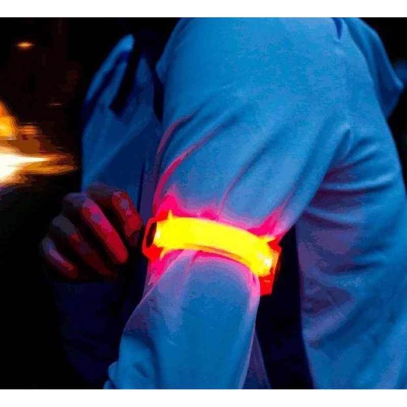 XQMAX atstarojoša LED aproce rokām un kājām